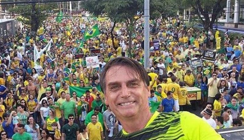 بالفيديو.. طعن مرشح للرئاسيات البرازيلية خلال حملته الإنتخابية!!