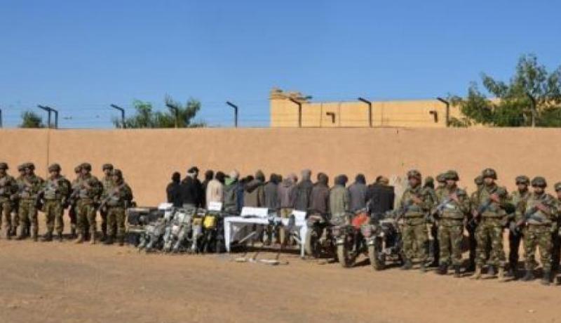 الجيش يوقف 30 منقبًا ويحجز معدات وكميات من الذهب الخام