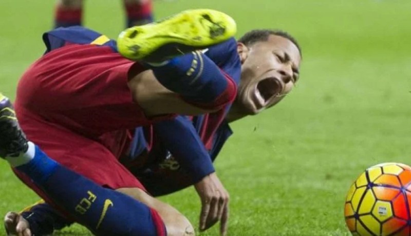 ايقاف ايسكو لمباراتين بسبب ركله نيمار