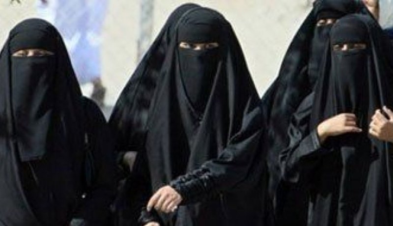 مدرسة دنماركية تمنع الطالبات المسلمات من ارتداء النقاب