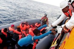 إنقاذ نحو 900 مهاجر قبالة السواحل الليبية