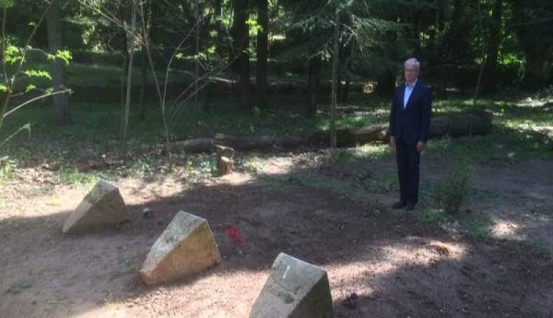 السفير الفرنسي يزور تيبحيرين