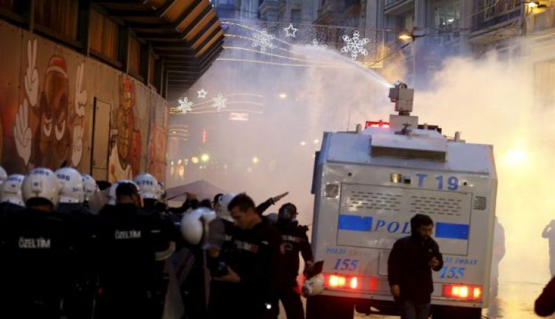 مقتل شخصين وإصابة 10 أخرين جراء انفجار سيارة مفخخة في تركيا