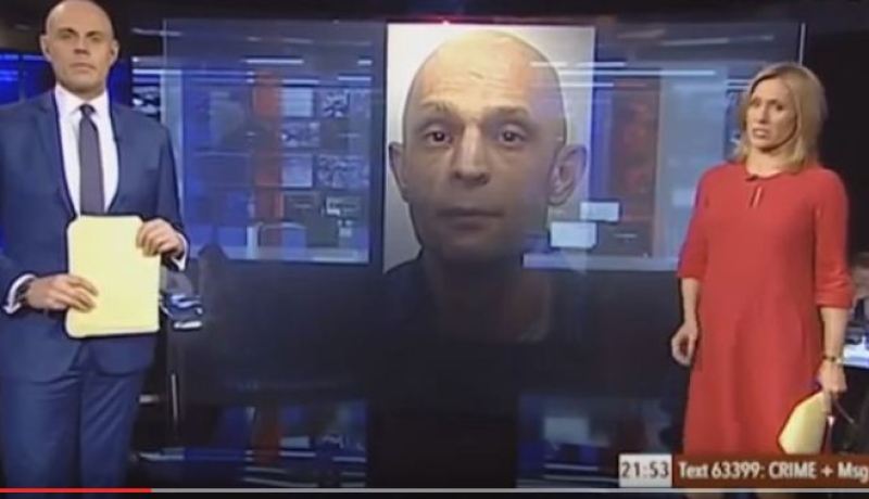 بالفيديو أمر لايعقل شبه كبير بين مجرم ومقدم برنامج عن الإجرام