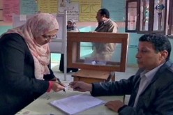 المصريون يدلون بأصواتهم لليوم الثاني لانتخابات مجلس الشورى