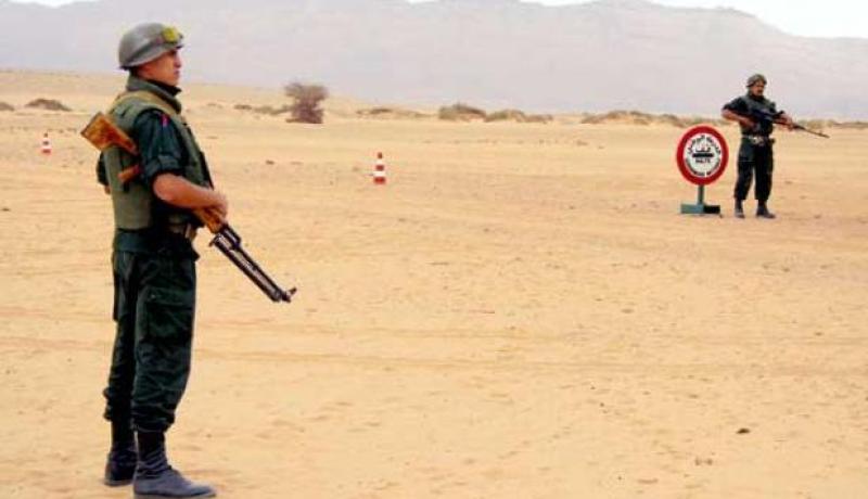 توقيف 9 مهربين وحجز شاحنتين وسيارتين و 21.6 طن من التبغ في الجنوب الجزائري