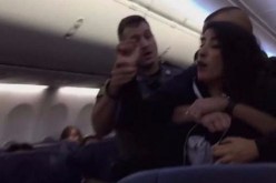 بالفيديو..طرد مسلمة حامل من طائرة أمريكية