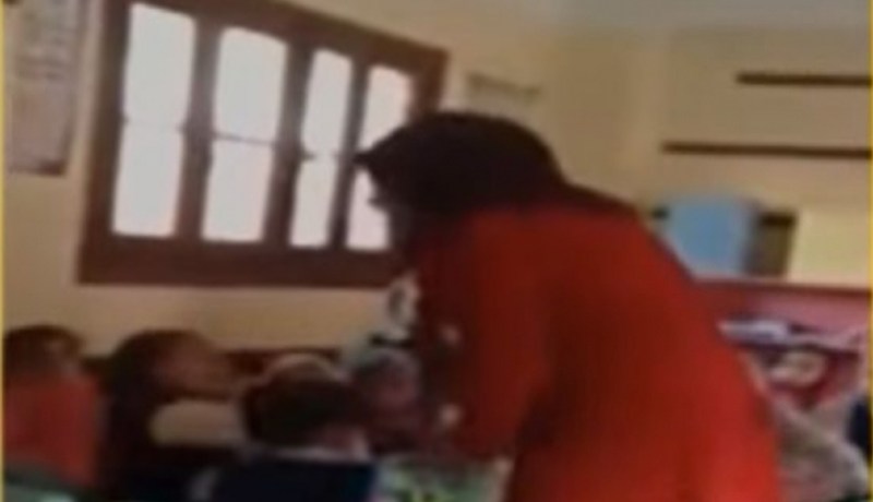 معلمة ابتدائي تقتلع شعر تلميذة بعد ضربها في برج بوعريريج