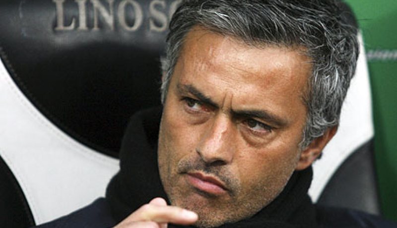 باريس سان جيرمان يرحب بالتعاقد مع مورينيو