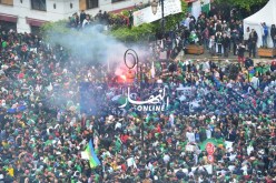 لوموند: الجزائر والسودان.. موجة جديدة من الثورات العربية