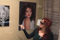 مطعم إيطالي بباريس يضع صورة نبيلة عبيد بجانب مشاهير هوليوود