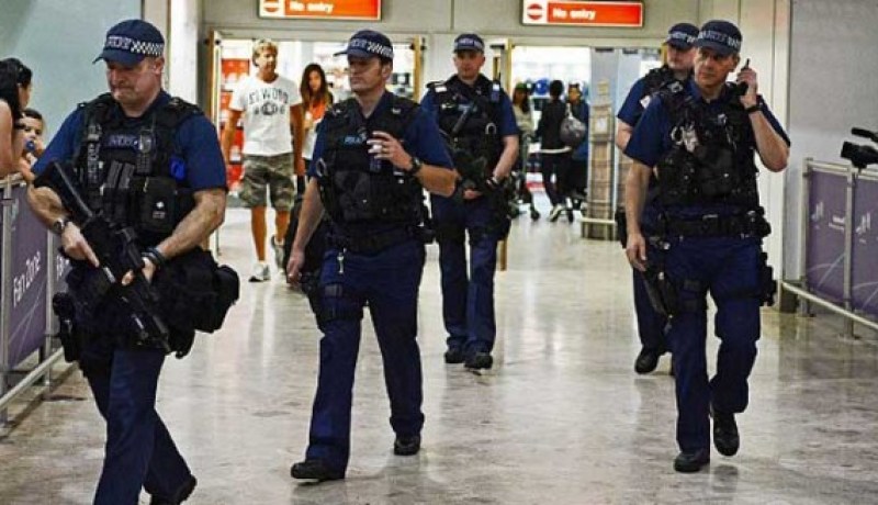 إجلاء آلاف المتسوقين من ثلاثة أسواق لتحذير من وجود قنابل في أمريكا