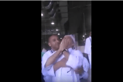 بالفيديو كفيف يسترد بصره في بيت الله الحرام بمكّة المكرمة