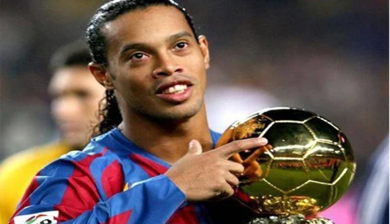 بالفيديو رونالدينيو يصنع الحدث