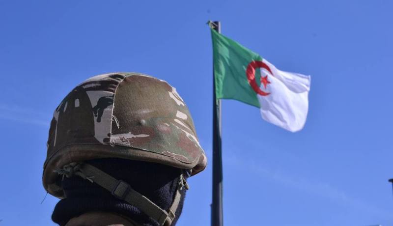 الجيش يعثر على رشاش ثقيل وجهازي اتصال لاسلكي في ورقلة