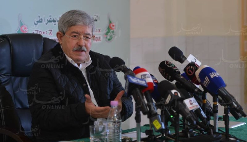 أويحيى: “لا توجد أزمة بين الجزائر وفرنسا ونُعامِل بالمثل فقط”