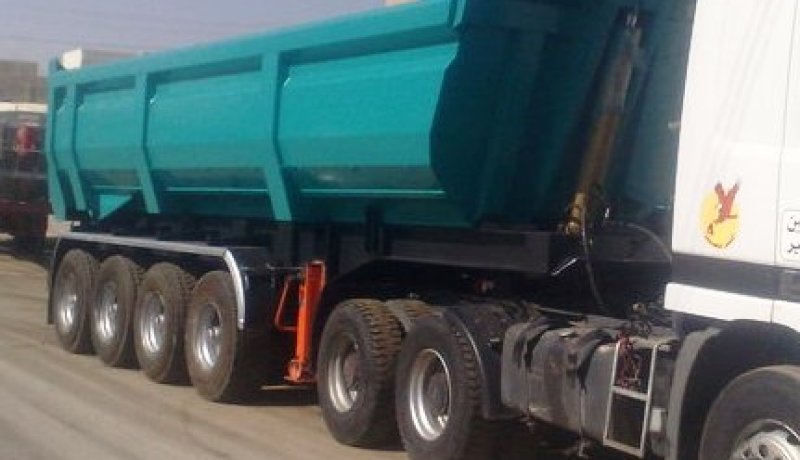 أصحاب الشاحنات يغلقون طرقات المدية ويطالبون برحيل الوالي