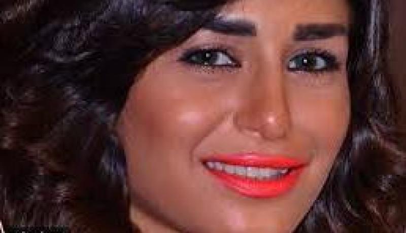 منة فضالي في بيت الله الحرام