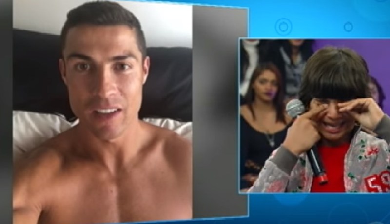 “رونالدو الإنسان” يفاجئ طفلا يعيل أسرته برسالة مؤثرة