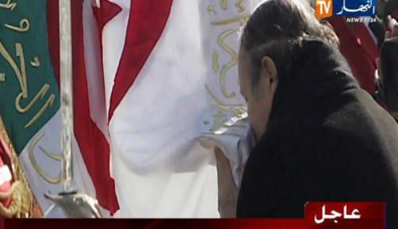 الرئيس بوتفليقة يطمئن المواطنين على صحته