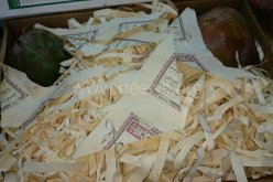 شركة استيراد تستخدم صفحات القرآن في تغليف الفاكهة