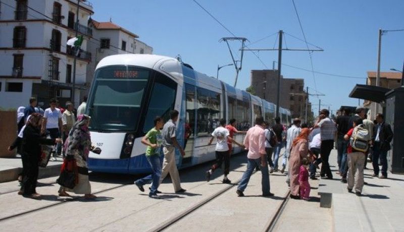 توقف الترامواي يتسبب في فوضى وازدحام بمحطات النقل