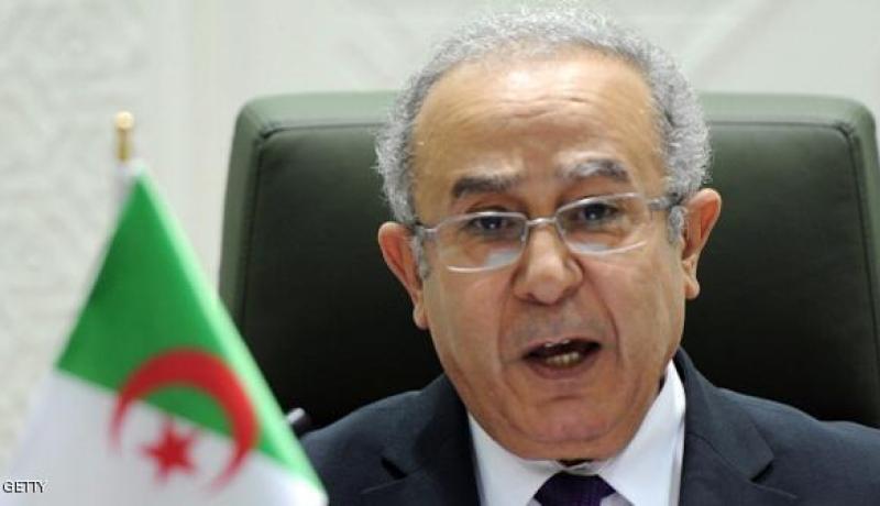 لعمامرة يدين التفجير بالسيارة المفخخة أمام سفارة الجزائر بطرابلس