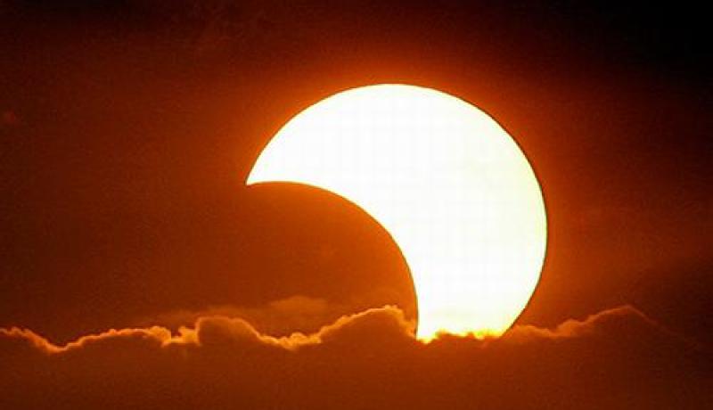 كسوف الشمس يوم 20 مارس 2015 بأعلى نسبة 61 بالمئة