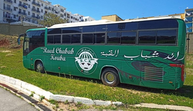 رائد القبة يتبرع بحافلته ومبلغ مالي لمواجهة فيروس كورونا