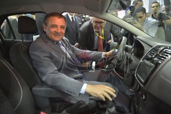 تأجيل التوقيع على مشروع مصنع بيجو للسيارات لوقت لاحق