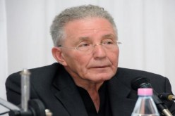 الشاعر والكاتب مالك علولة في ذمة الله