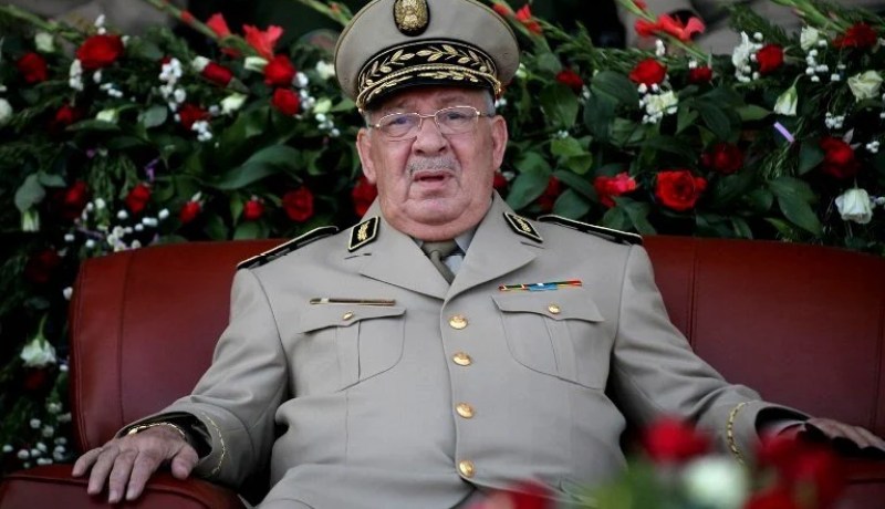 الفريق قايد صالح يستقبل نظيره التونسي فرحات الحرشاني