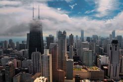 نشوب حريق هائل في ناطحة سحاب بمدينة شيكاغو الأمريكية