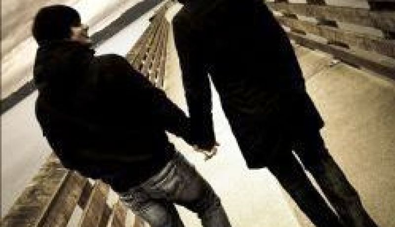 هذا ما يخيفني من خطيبتي.. لأنها تُظهر الكثير من التدين والالتزام