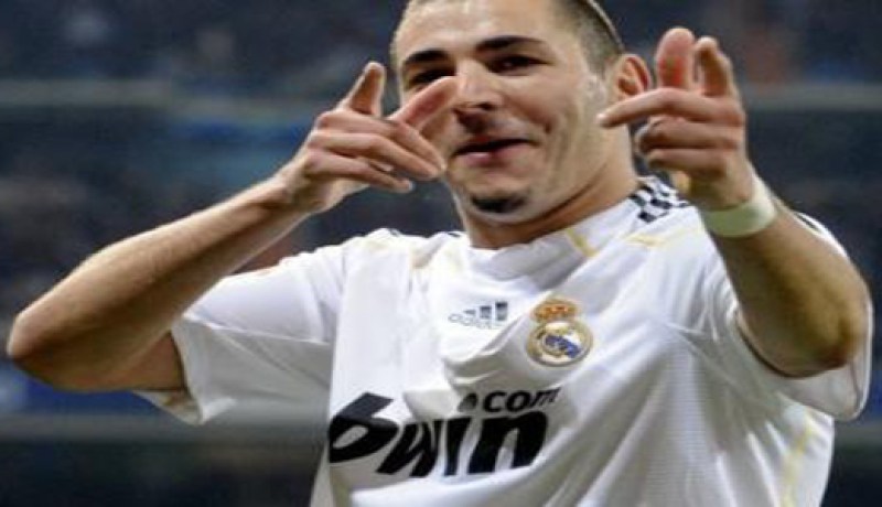 “ماركا” الإسبانية تشيد باستعادة بنزيمة لكامل لياقته البدنية