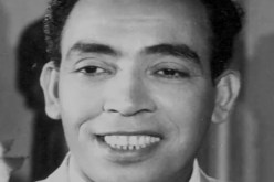 صورة نادرة.. ملك السعودية يمازح إسماعيل يس