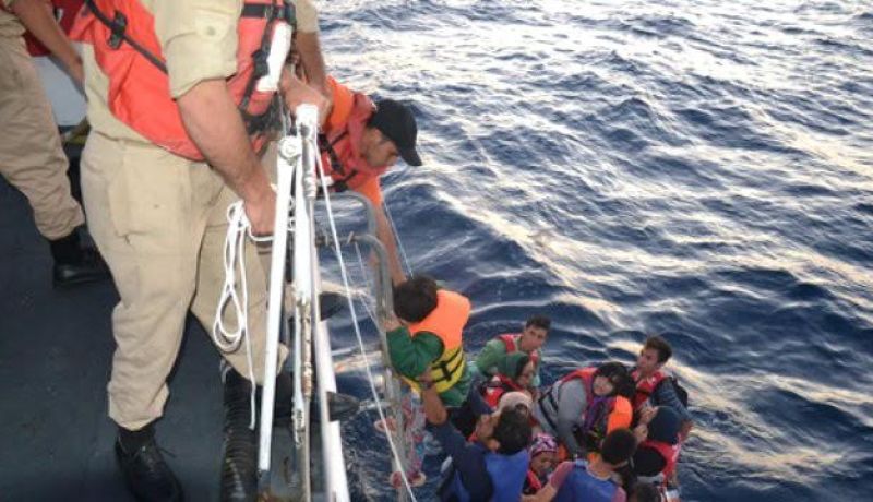 خفر السواحل التركية تنقذ 19 مهاجراغيرشرعي في بحر إيجه