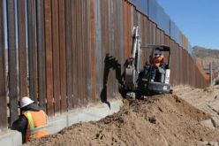 أمريكا تشرع في بناء الجدار العازل بينها وبين المكسيك