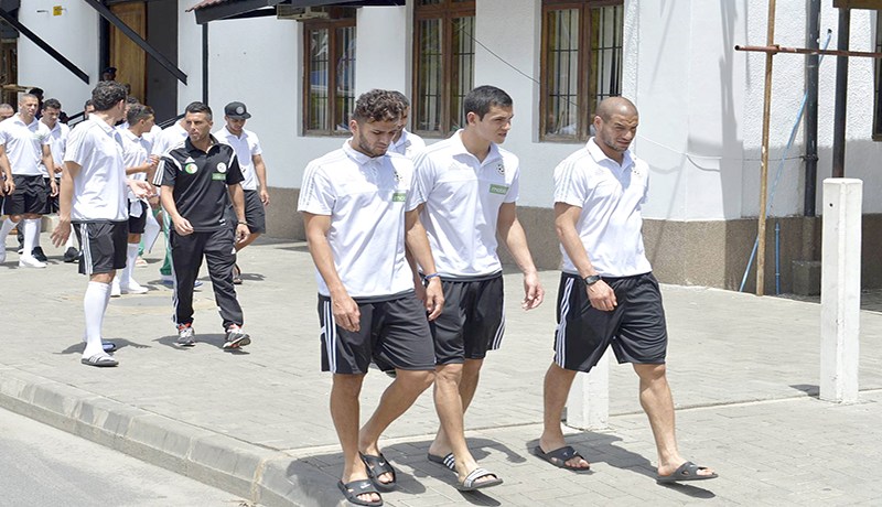 اعتداءات باريس الإرهابية تصنع الحدث في معسكر الخضر