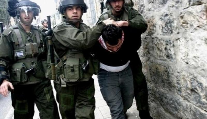 قوات الكيان الصهيوني تعتقل فلسطينيين في الضفة الغربية