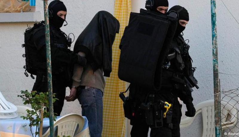 القبض على عدد من الأشخاص في مداهمات عدة في فرنسا