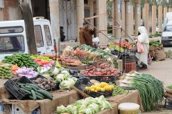 التجار في الشارع  و500 مساحة تجارية غير مستغلة