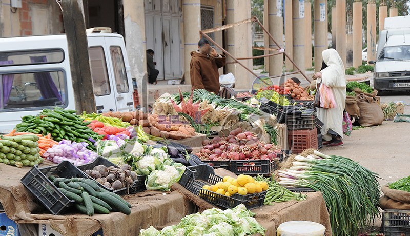 التجار في الشارع  و500 مساحة تجارية غير مستغلة