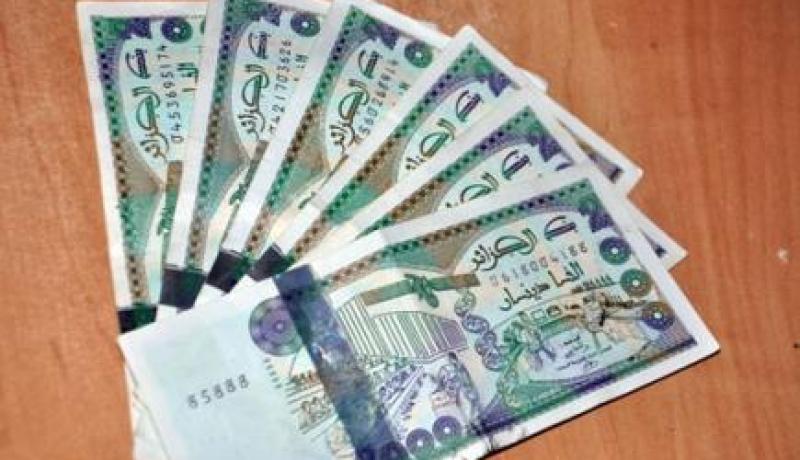 حجز أزيد من 1 مليون دج مزورة بحوزة رعية كاميروني في وهران