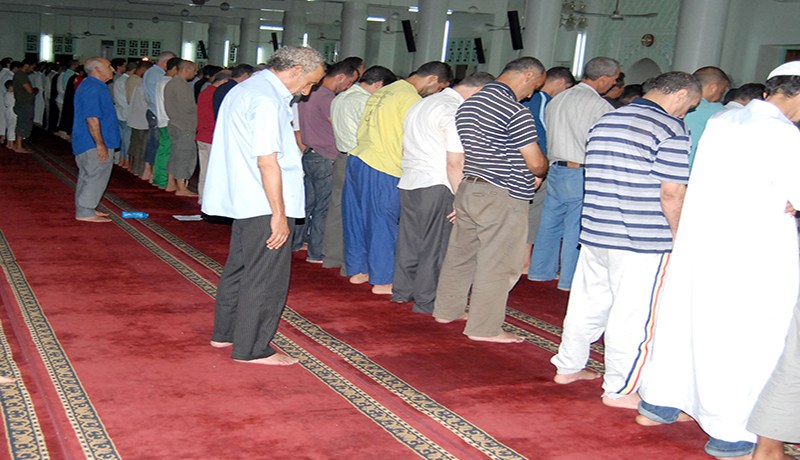 مكبّرات الصوت خارج أسوار المسجد ممنوعة في صلاة التراويح