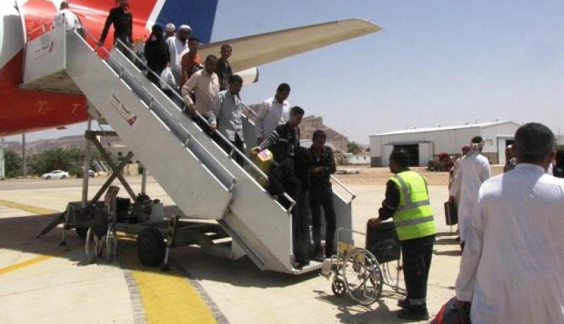 عودة أكثر من 230 يمنيا من العالقين في مصر
