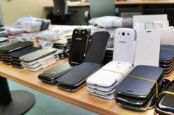 جمارك مطار وهران تحبط محاولة تهريب هواتف ذكية بقيمة نصف مليار قادمة من المغرب