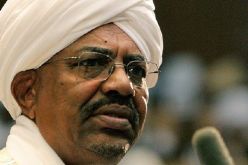 الجنائية تطارد البشير في الهند وتطالب باعتقاله