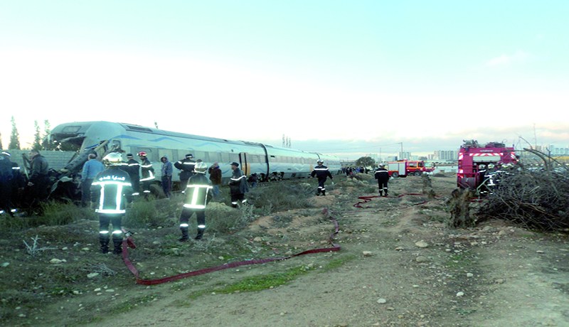 قتيل و16 جريحا في حادث اصطدام قطار بشاحنة في سيدي بلعباس