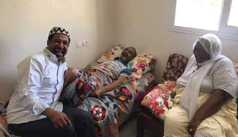 الشاب خالد ووالدته يزوران الفنان هواري عوينات في بيته